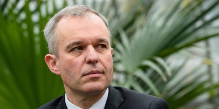 Le ministre français de l'environnement dit "avoir honte" pour l'équipage de l'Ulysse