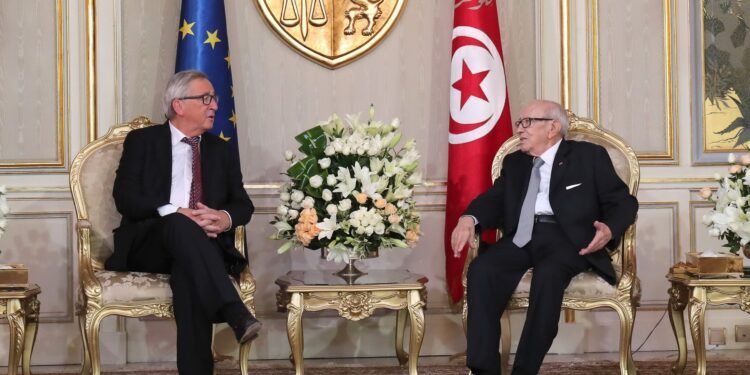 Jean-Claude Junker : "La Tunisie a &eacute;t&eacute; retir&eacute;e des listes noires dress&eacute;es par l'UE"