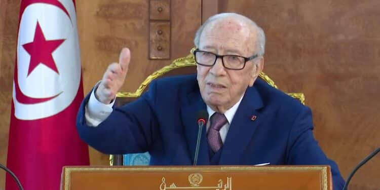 Ennahda a abandonn&eacute; la barbe pour le n&oelig;ud papillon, dixit BCE
