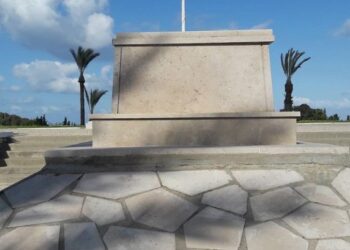 Pour l'Armistice, illumination des tombes &agrave; la N&eacute;cropole de Gammarth