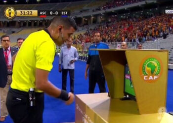 Al-Ahly vs EST : L'arbitre alg&eacute;rien Mehdi Abid gel&eacute;