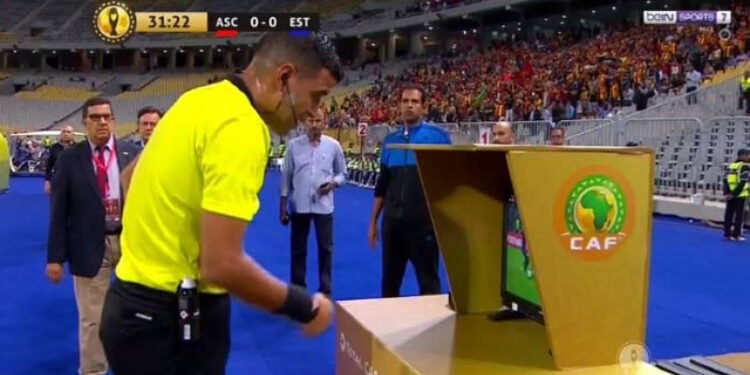 Al-Ahly vs EST : L'arbitre algérien Mehdi Abid gelé