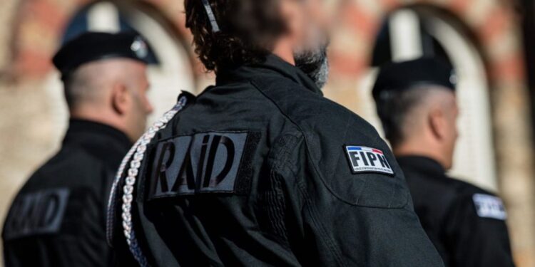 France : Retranchée dans une banque, une femme menace de tout faire exploser