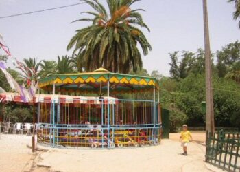 La chronique de Hatem Bourial | Tournez manèges et chansonnettes !
