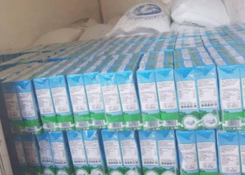 Du lait et de la semoule distribu&eacute;s dans les quartiers populaires