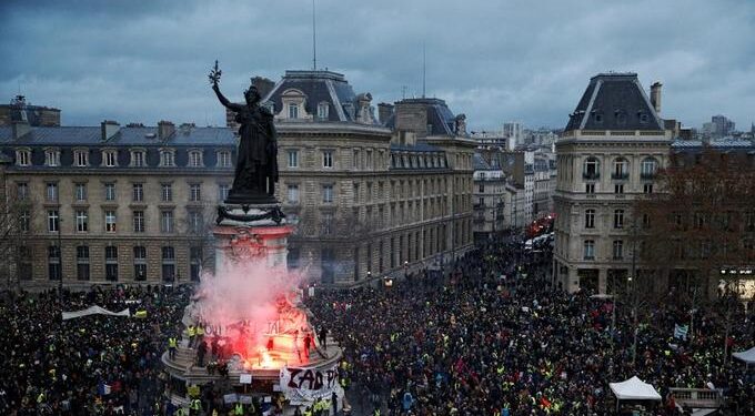 France - Gilets Jaunes : 1723 interpellations, 1220 gardes à vue