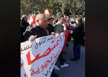 Sidi Bouzid : Manifestation contre les retenues sur les salaires des enseignants