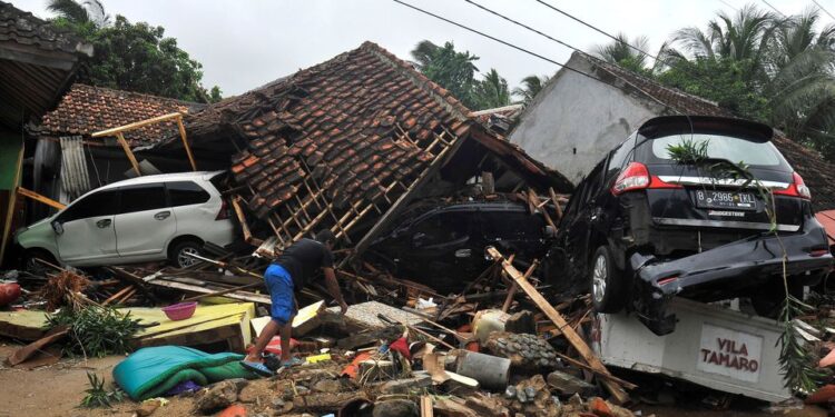 Tsunami : 281 morts et un millier de blessés en Indonésie