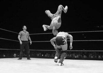 Aux premières années de la télé : Redoutables catcheurs sur petit écran