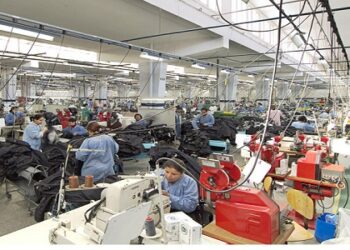 Chahed : "Cr&eacute;ation de 50 mille emplois dans le secteur du textile d'ici 2023"