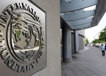 Apr&egrave;s les augmentations salariales, le FMI d&eacute;cide de reporter sa 5e mission