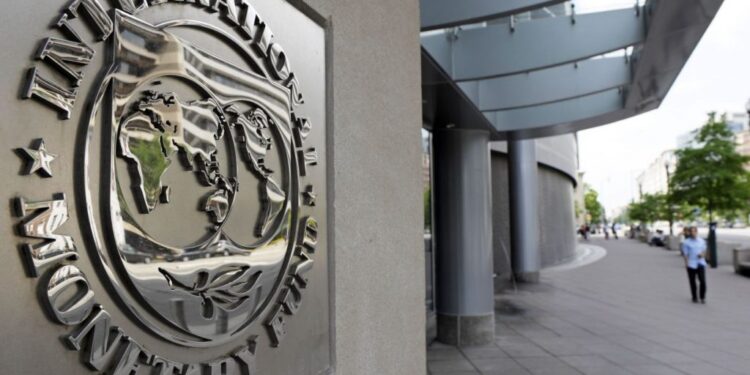 Apr&egrave;s les augmentations salariales, le FMI d&eacute;cide de reporter sa 5e mission