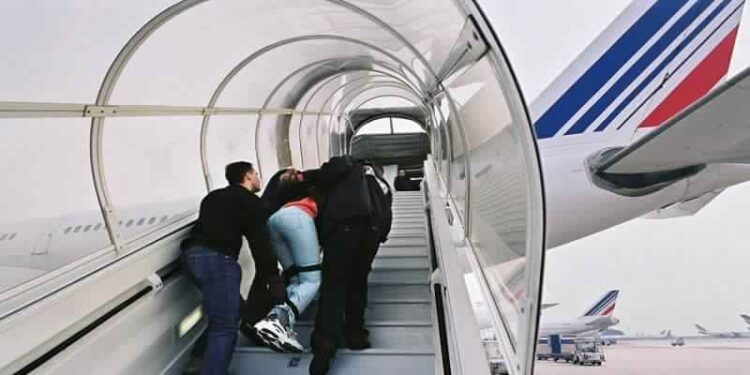 L'Allemagne expulse 17 migrants tunisiens