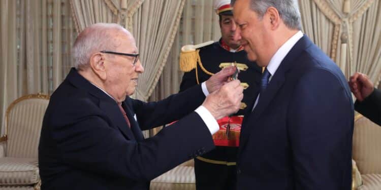 Beji Caid Essebsi d&eacute;core Hamdi Meddeb