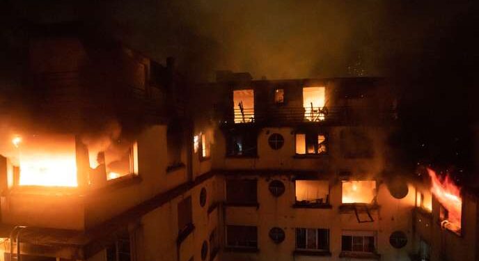 France : 8 morts et 30 blessés dans un violent incendie à Paris