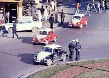 Une photo "insolite et nostalgique" : Quand la police roulait en noir et blanc !
