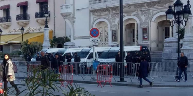 A Tunis, manifester contre Bouteflika c'est interdit !