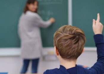 Ben Salem appelle les enseignants du primaire &agrave; faire des heures b&eacute;n&eacute;voles