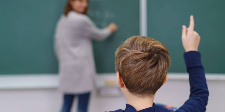 Ben Salem appelle les enseignants du primaire à faire des heures bénévoles