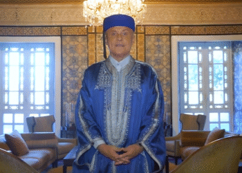 Olivier Poivre d&rsquo;Arvor : "Fier de porter l'habit traditionnel tunisien"
