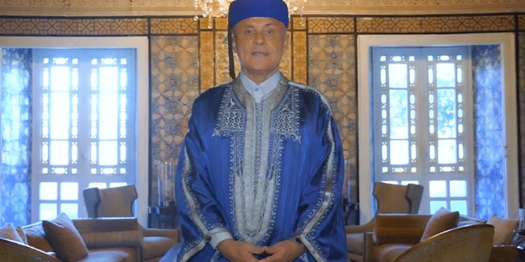 Olivier Poivre d&rsquo;Arvor : "Fier de porter l'habit traditionnel tunisien"