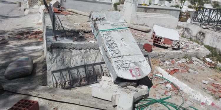 La tombe du po&egrave;te Seghair Ouled Ahmed vandalis&eacute;e et profan&eacute;e