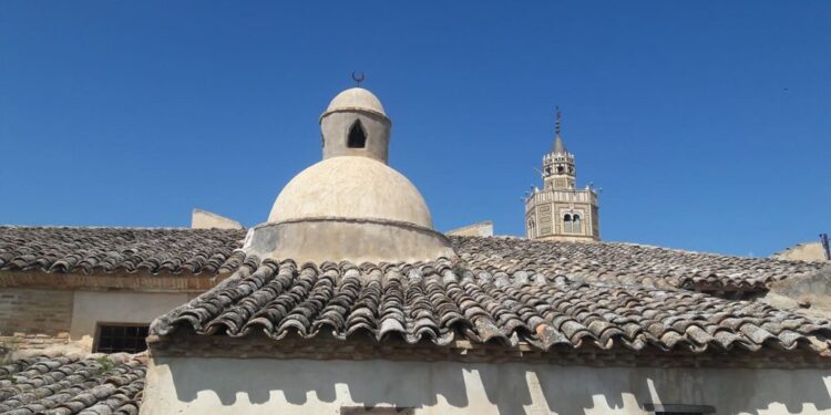 Minaret, tuiles et horloge : A Testour, une mosquée unique au monde