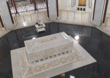 Dix-neuf ans après : À Skanès et Monastir, la mémoire vive de Bourguiba