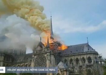 Notre-Dame de Paris brûle !