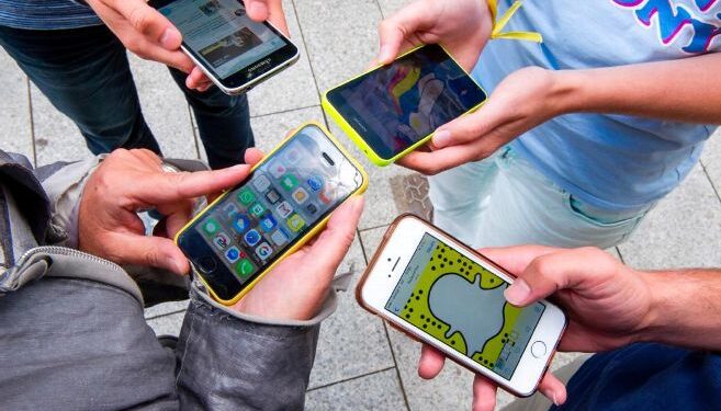 Les élèves tunisiens perdent 8 millions d'heures sur les réseaux sociaux