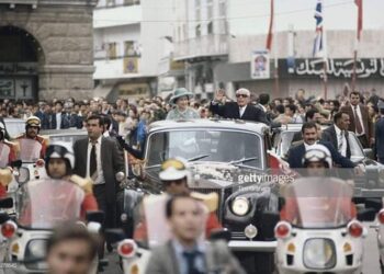 Pages d'histoire : Quand la reine Elizabeth défilait en voiture à Bab Bhar