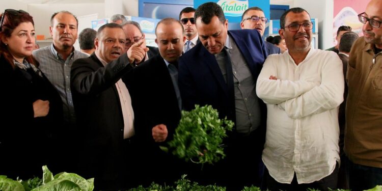 Inauguration de la tente "du producteur au consommateur" à l'avenue Habib Bourguiba