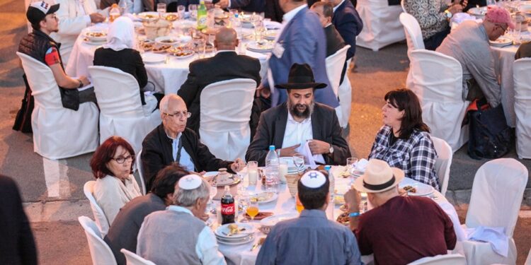 La Ghriba : Musulmans et juifs autour d'une même table pour l'Iftar