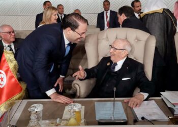Youssef chahed au chevet de Béji Caid Essebsi à l'hôpital militaire