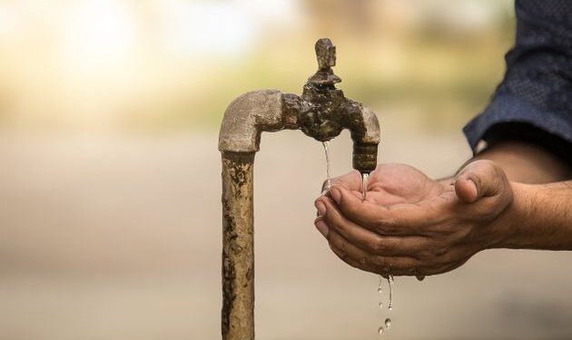 Est-ce raisonnable ? Si nous continuons ainsi, l'eau viendra bientôt à manquer