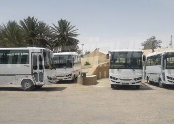 Le Qatar fait de don de neuf bus à Tozeur