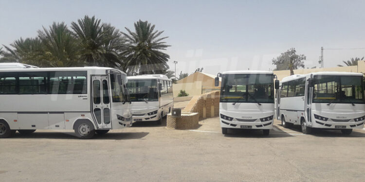 Le Qatar fait de don de neuf bus à Tozeur
