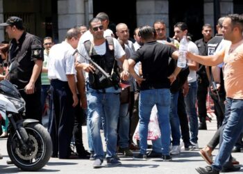 "Tandis que j'agonise" par Hatem Bourial