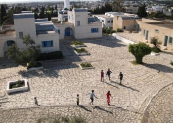 L'Etat s'engage &agrave; transf&eacute;rer les taxes sur les sms aux villages SOS, promet Chahed