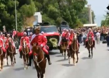 Le cortège funèbre quitte le Palais de Carthage vers le Jellaz