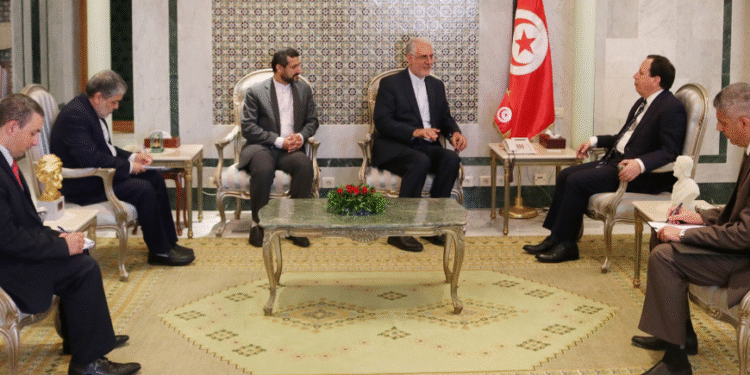 "La passation souple du pouvoir en Tunisie a ébloui le monde", selon un haut placé iranien