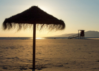 A Hammamet, un parasol sur la plage coûte 250 dinars par jour !