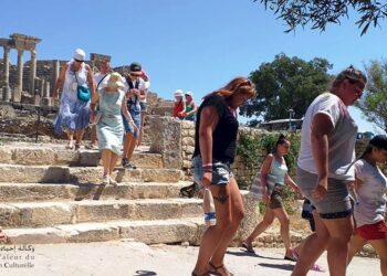 Tunisie : Des touristes sous le charme des ruines de Dougga