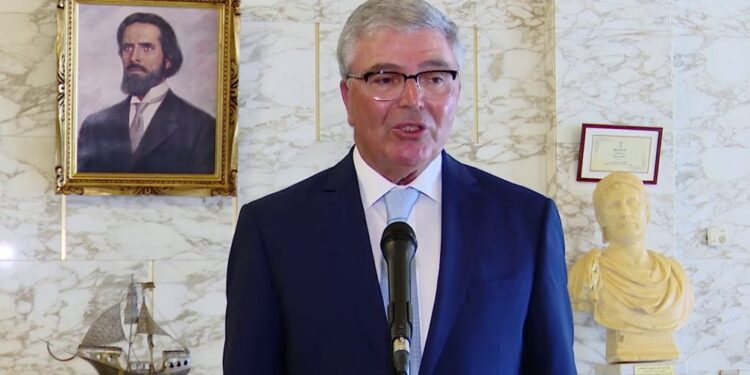 Candidat ou pas, Abdelkrim Zbidi reste dans le flou !