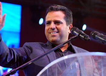 Recherché par la justice, Slim Riahi dépose quand même sa candidature à la Présidentielle