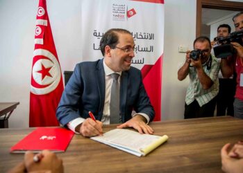 Sur Facebook, Chahed publie ses données fiscales