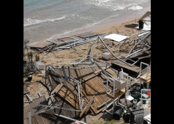 La municipalité de La Marsa démolit un beach bar à Gammarth