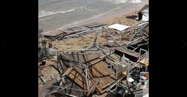 La municipalité de La Marsa démolit un beach bar à Gammarth