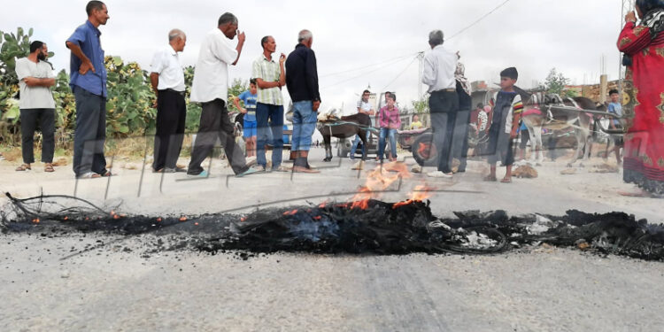 Coupures d'eau à Kairouan : Tension, route bloquée et colère des habitants