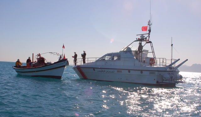 Migration clandestine : 7 Tunisiens sauvés par la marine nationale